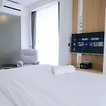 Best Deal Studio Room With Private Jaccuzi At Art Deco Apartment By Travelio