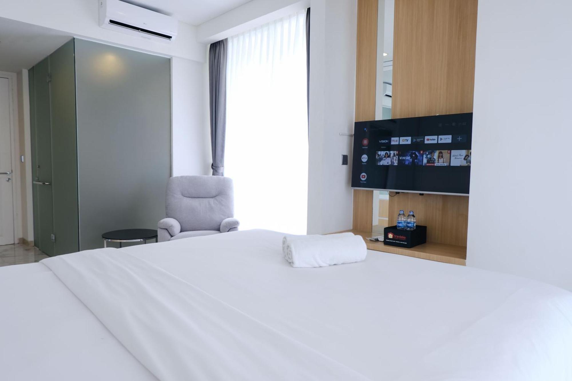 Apartemen With Private Jaccuzi At Art Deco By Travelio *