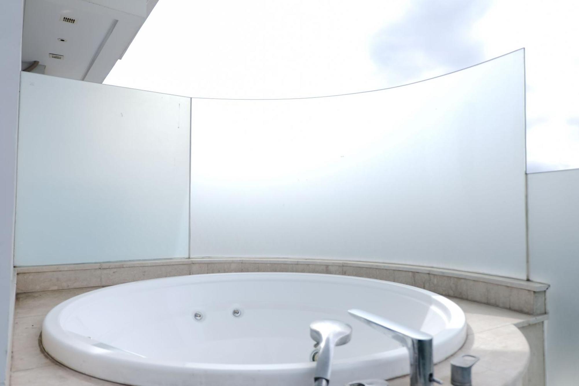 Apartemen With Private Jaccuzi At Art Deco By Travelio Bandung